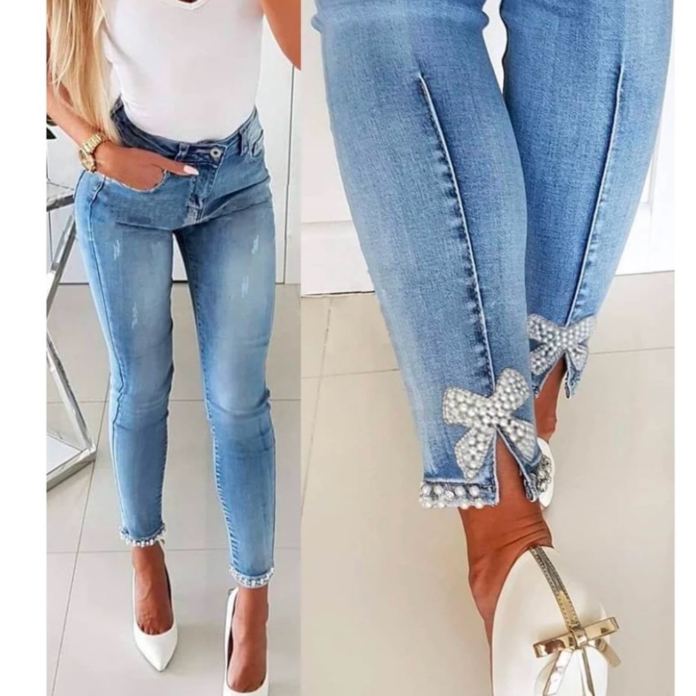 NWOT CHICME JEANS. Beaded Butterfly Skinny Stretch Denim Jeans. Size S